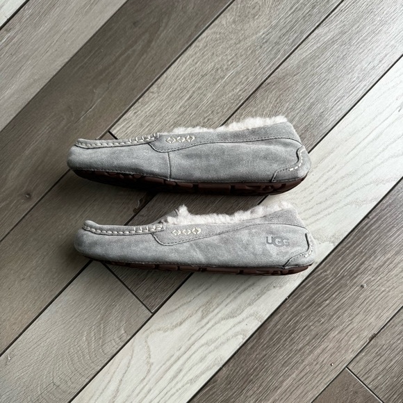 UGG Ansley Water Resistant Slipper (Women) | Size: 9 | Regular Condition - Picture 5 of 8